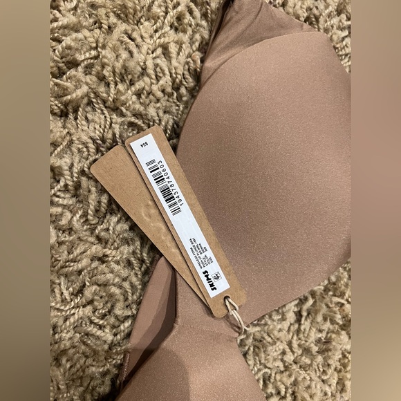 Skims Wireless Form Push-Up Plunge Bra - Picture 8 of 12